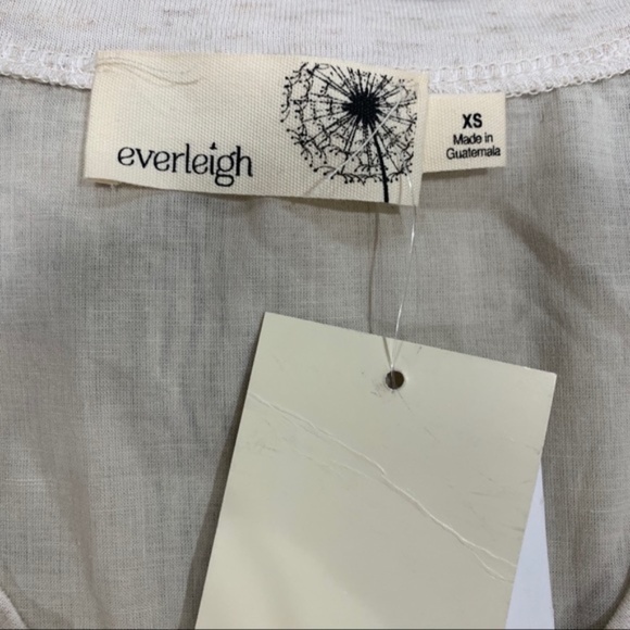 Everleigh Contrast Yoke V-Neck Top - Picture 5 of 7